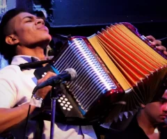 Cómo los videos musicales profesionales potencian la imagen de artistas y marcas